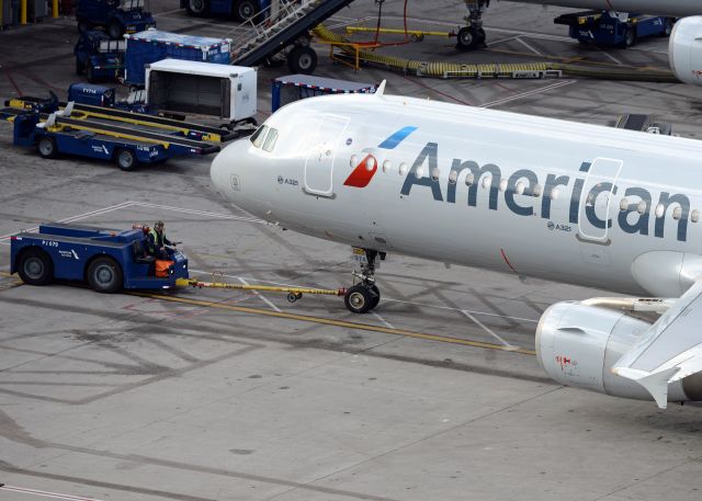 Airbus A321 (N974UY)