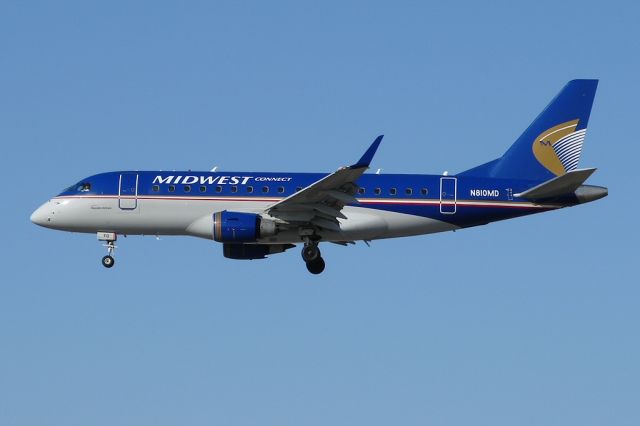 Embraer 170/175 (N810MD)