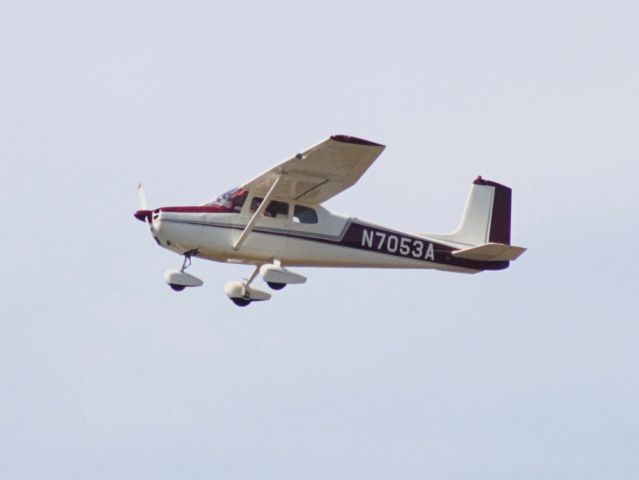 Cessna Skyhawk (N7053A) - Taken at Saratoga County Airport on Aug.17,2017