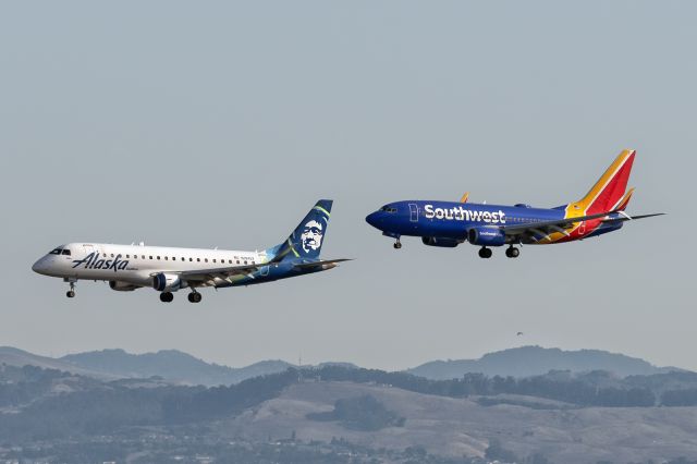 Embraer 175 (N194SY) - 16th November, 2024:  Parallel approaches to runways 28R and 28L at SFO by Alaska E-175 and Southwest B737 (N287WN) respectively.