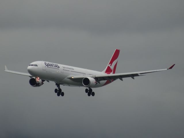 Airbus A330-300 (VH-QPD)