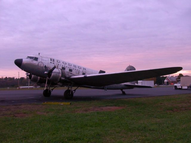 Douglas DC-3 (N4550J)