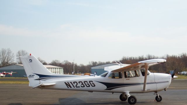 Cessna Skyhawk (N123GG)