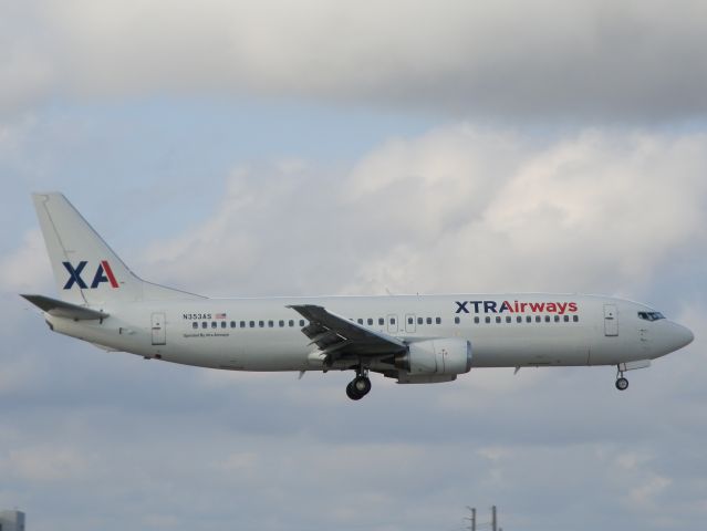 BOEING 737-400 (N353AS)