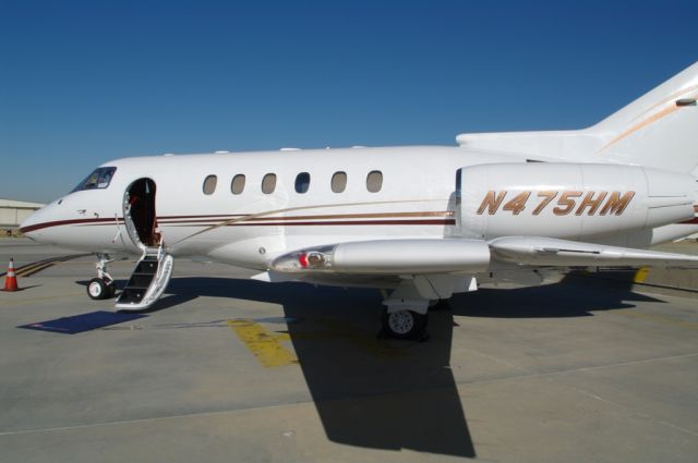 Hawker 800 (EJM475)