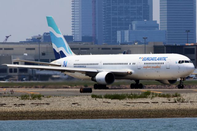 BOEING 767-300 (CS-TST)