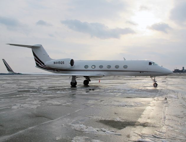 Gulfstream Aerospace Gulfstream IV (N455QS) - A very nice GIV.