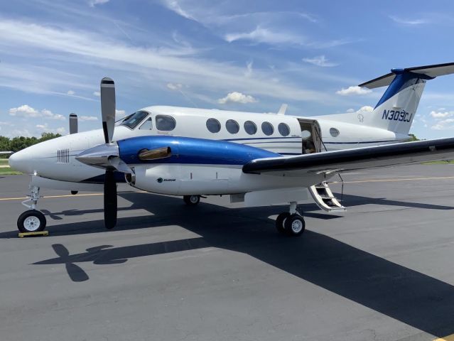 Beechcraft Super King Air 200 (N303CJ)