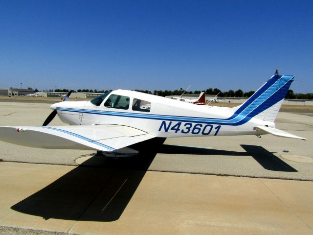 Piper Cherokee (N43601) - On the ramp