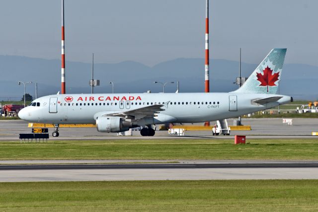 Airbus A320 (C-FKPT)