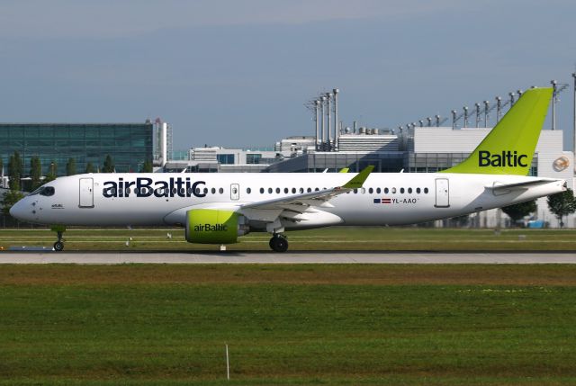 Airbus A220-300 (YL-AAO)