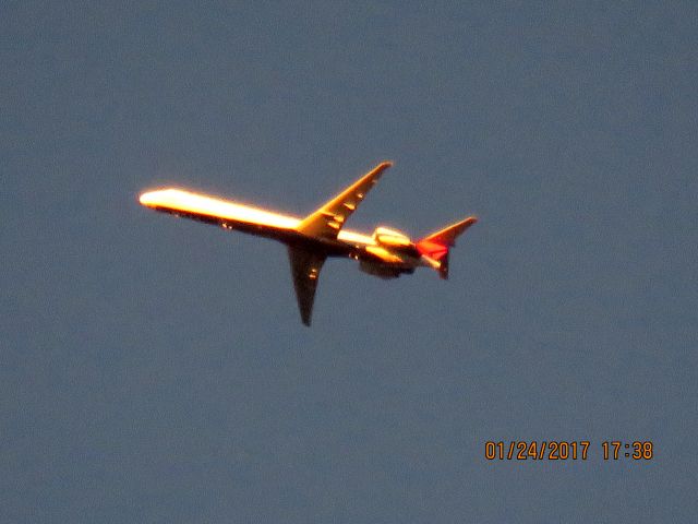 McDonnell Douglas MD-90 (N920DN)