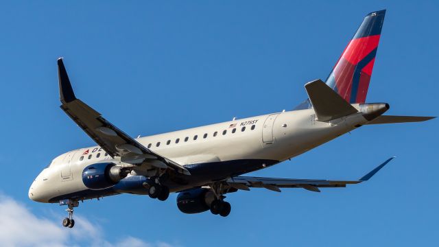 Embraer 175 (N275SY) - Skywest 3655 arriving into PSC 