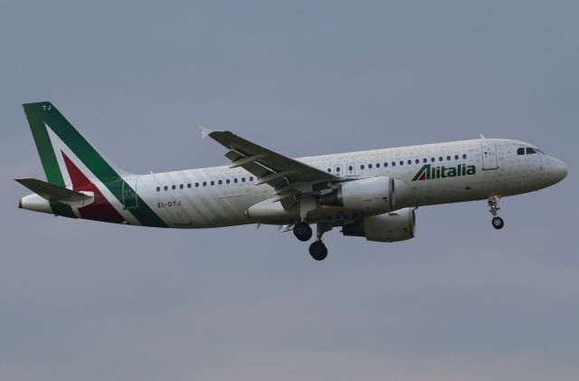 Airbus A320 (EI-DTJ)