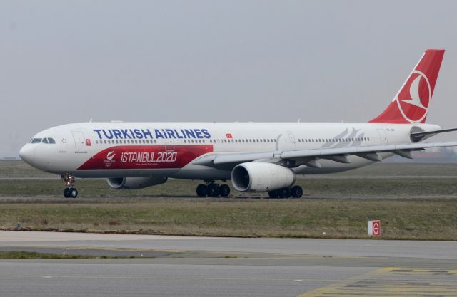 Airbus A330-300 (TC-JNI) - Taxiway for take-off piste 09Dbr /31/03/2013