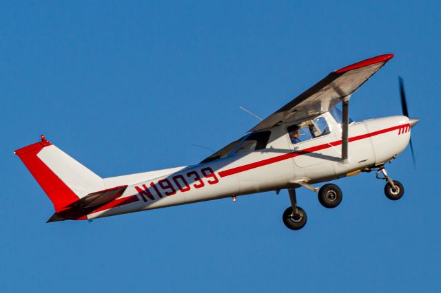 Cessna Commuter (N19039)