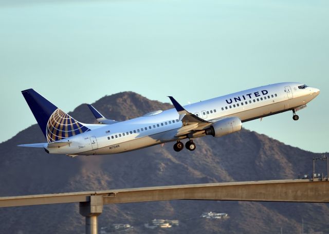 Boeing 737-800 (N17245)