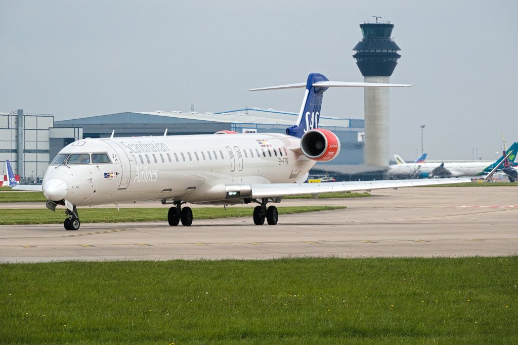 Canadair Regional Jet CRJ-900 (EI-FPN)