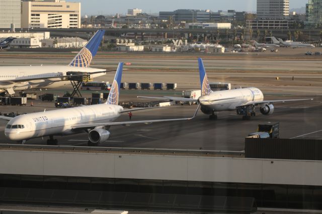 BOEING 757-300 (N73860)