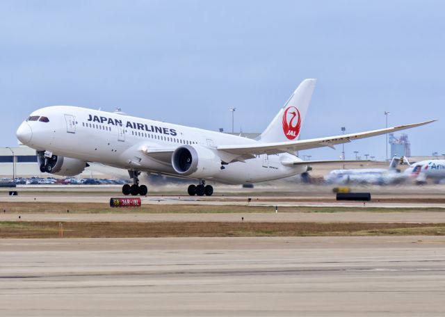 Boeing 787-8 (JA844J)