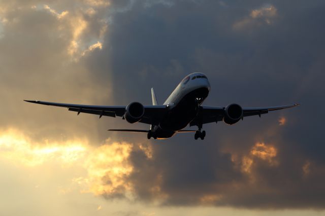 Boeing 787-8 — - B787-800, approaching LHR.