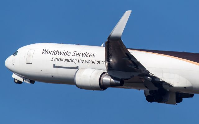 BOEING 767-300 (N360UP)