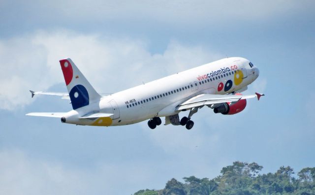 Airbus A320 (HK4818) - Viva Colombia A320 climbout from Rwy 36.