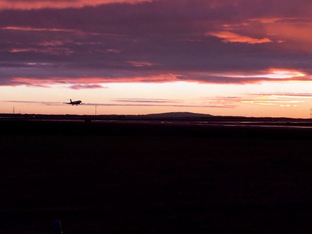 McDonnell Douglas MD-88 — - Beautiful sunset arrival for this Delta MD-88!