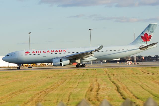 Airbus A330-300 (C-GFAF)