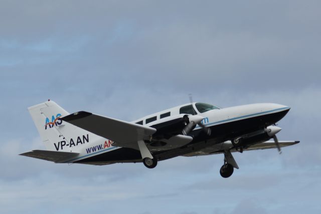 Cessna 402 (VP-AAN)