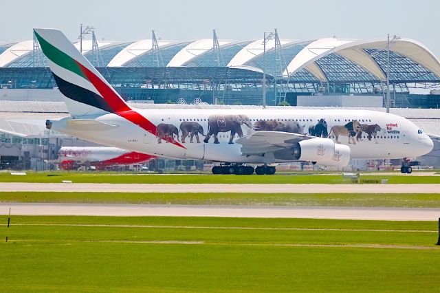 Airbus A380-800 (A6-EEI)