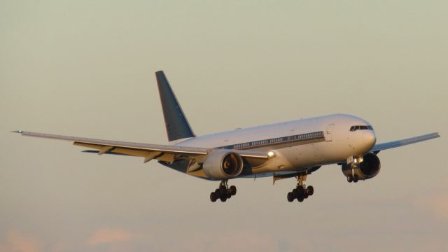 Boeing 777-200 (ZK-OKI) - One of two 777-200ERs leased from Boeing in transit from Singapore Airlines; the other being OKJ.