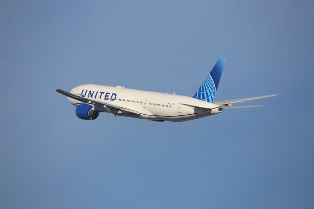 Boeing 777-200 (N783UA)