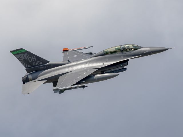 Lockheed F-16 Fighting Falcon (89-2165) - The 180th Fighter Wing, 112th Fighter Squadron D-model banking off to the south over Swanton in Aug 2022.