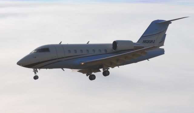 Canadair Challenger (N620PJ) - On final is this 1994 Canadair Challenger 600 in the Winter of 2019.