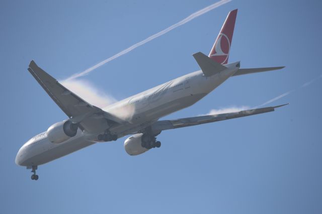 BOEING 777-300ER (TC-LJF)