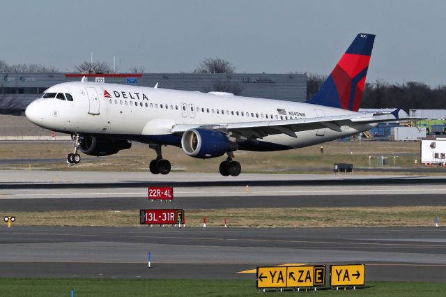 Airbus A320 (N345NW) - DAL315 arriving from Cancun