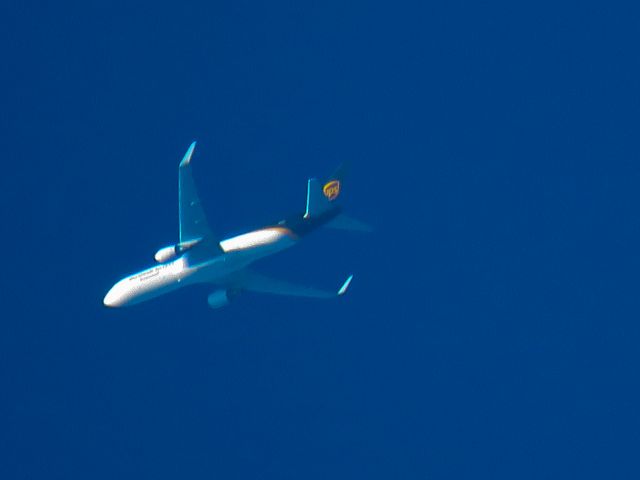 BOEING 767-300 (N335UP)