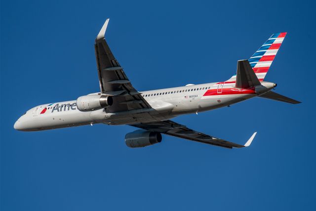 Boeing 757-200 (N692AA)