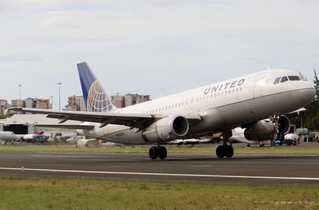 Airbus A320 (N412UA)