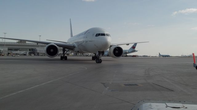 Boeing 777-200 (F-GSPB) - TAXI TO GATE 3 OF 3