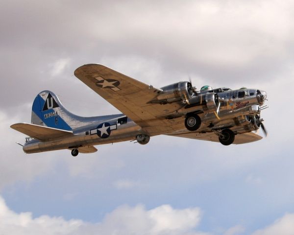 Boeing B-17 Flying Fortress (48-3514) - Sentimental Journey