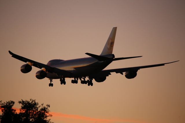 BOEING 747-8 (HL7624)