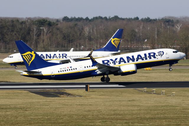 Boeing 737-800 (9H-VUG)