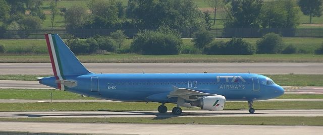 Airbus A320 (EI-EIC) - EIEIC19072022ZRH.jpg