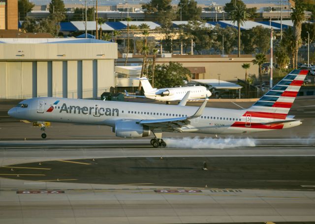 Boeing 757-200 (N207UW)