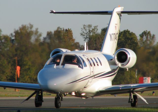 Cessna Citation CJ1 (N774GE) - Taxiing at Downtown Shreveport.