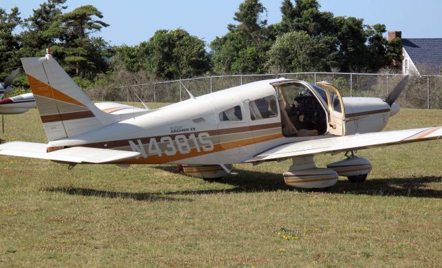 Piper Cherokee (N4381S)