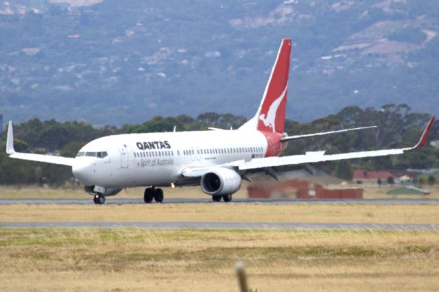 Boeing 737-800 (VH-VYB) - On taxi-way heading for Terminal 1, after landing on runway 23. Friday 1st February 2013.