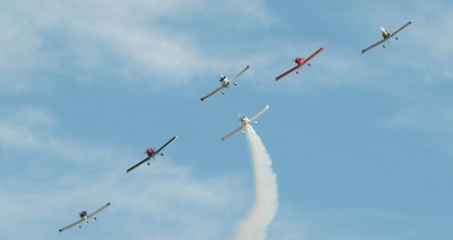 — — - Head on view of RV formation at Snyder, Texas fly in